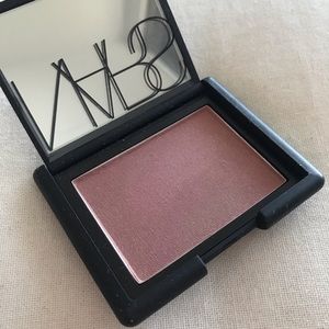Nars blush in color Oasis